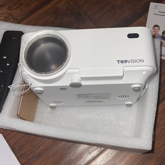 TopVision Portable LED Projector - Picture 3 of 3